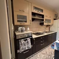 Cucina componibile a due colori