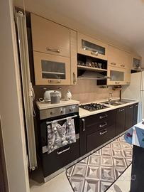 Cucina componibile a due colori