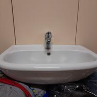 lavabo semi incasso con miscelatore