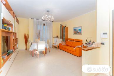 Mobile sala Colombini, sedie Calligaris  e divano