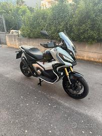 Xadv 750