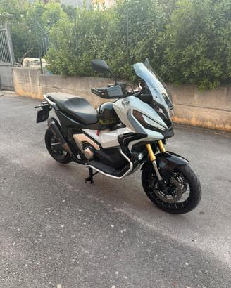 Xadv 750