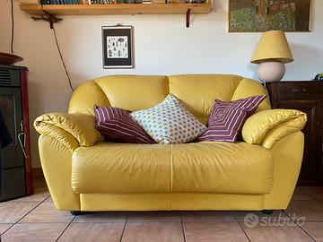 Divano letto ecopelle giallo senape