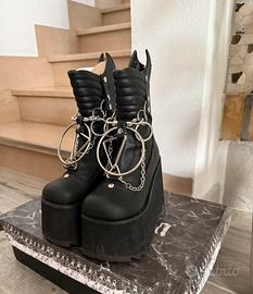 Scarpe demonia stile gotico