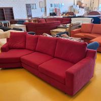 DIVANO ROSSO AD ANGOLO 