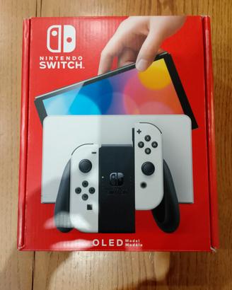 Nintendo Switch OLED Bianca + 3 Giochi Mario