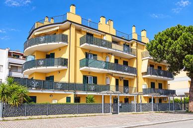 2 LOCALI A SAN BENEDETTO DEL TRONTO