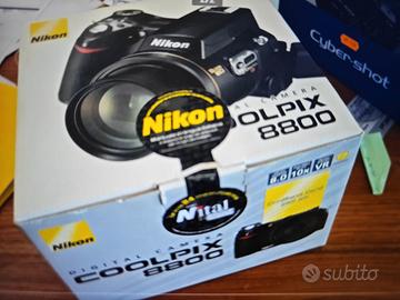 Nikon Coolpix 8800 full da vetrina