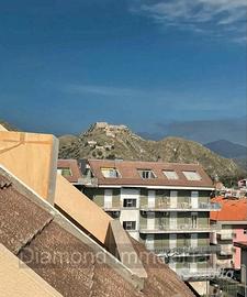 Monolocale panoramico con garage a Calatabiano