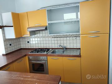 Cucina con angolo Bar