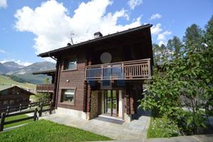 Villa di 200 m² con 4 locali e box auto doppio a L