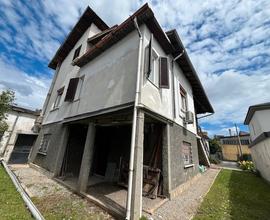 Villa indipendente con laboratorio