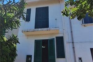 Acqualadroni,semindipendente appezzamento terreno