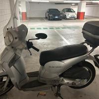 Scarabeo 200 del 2011 con bauletto e parabrezza