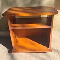 Comodino in legno