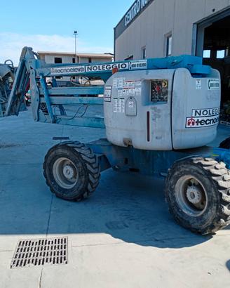 Piattaforma aerea articolata gommata GENIE Z-45