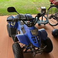 Coppia quad adulto e bambino