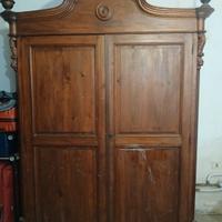 Armadio antico in abete