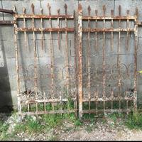 Antico cancello in ferro battuto