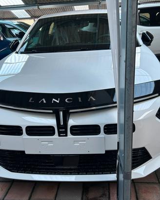 Lancia Ypsilon Hybrid e-DCT Edizione Cassina