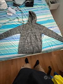 Maglione con cappuccio
