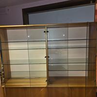 mobile vetrina in legno con 4 ante