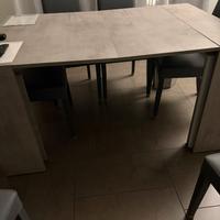 Tavolo allungabile da 4 a 12 posti