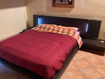 Letto+rete a doghe+comodini+cassettiera+penisola