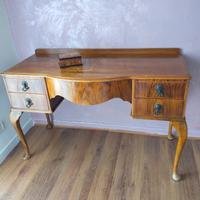 Scrivania in piuma di mogano