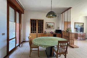 Appartamento con garage, zona Colle Paradiso