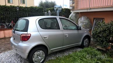TOYOTA Yaris - 2000