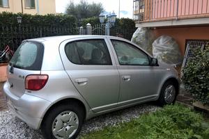TOYOTA Yaris - 2000