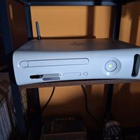 Xbox 360 perfettamente funzionante con accessori 