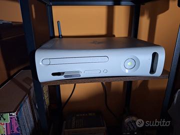 Xbox 360 perfettamente funzionante con accessori 