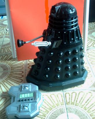 Doctor Who Dalek nero,parlante,31cm,parti mancanti