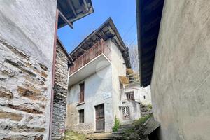 CASA SEMINDIPENDENTE A MONASTERO DI LANZO