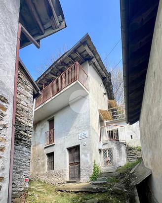 CASA SEMINDIPENDENTE A MONASTERO DI LANZO