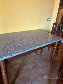 Tavolo da pranzo in massello con piano in granito