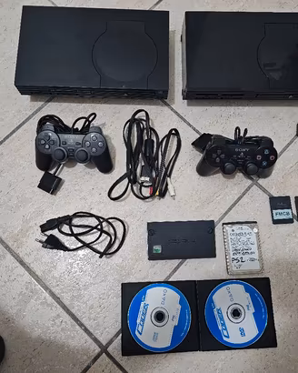 Lotto 2 PS2 Fat + 2 DualShock 2 e accessori