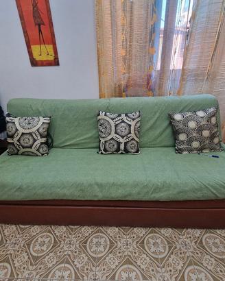 Divano in ecopelle con letto estraibile
