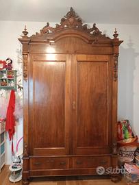 Armadio antico in legno 
