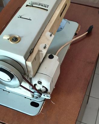 Bernina 840 macchina cucire elettrica funzionante 