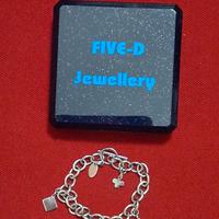 Bracciale donna in acciaio con pendagli 