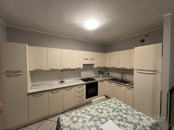 Cucina angolare artigianale (387x235 cm) - Panna