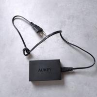 Alimentatore ricarica cellulari.