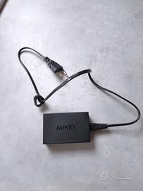 Alimentatore ricarica cellulari.