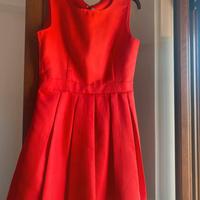 Vestito rosso con scollo