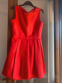 Vestito rosso con scollo