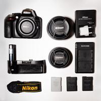 Fotocamera Nikon + set di lenti e accessori