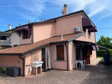 Carpenedo - Porzione di villa immersa nel verde